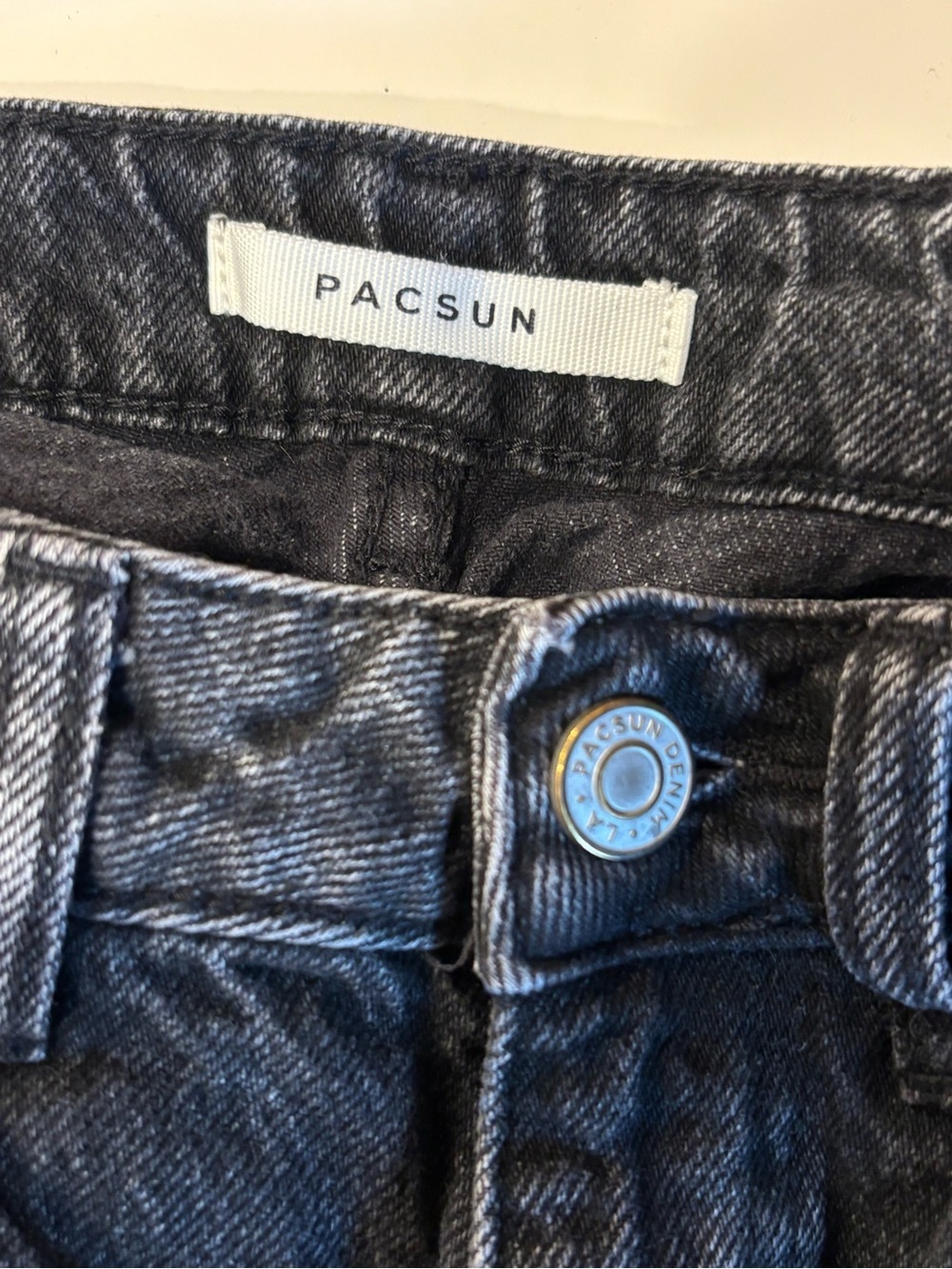 PacSun Black Denim Mom Shorts High Rise Rigid Denim Women's 24 XS - Picture 2 of 8